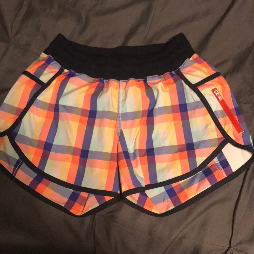 LuLuLemon Plaid sea wheez tracker shorts